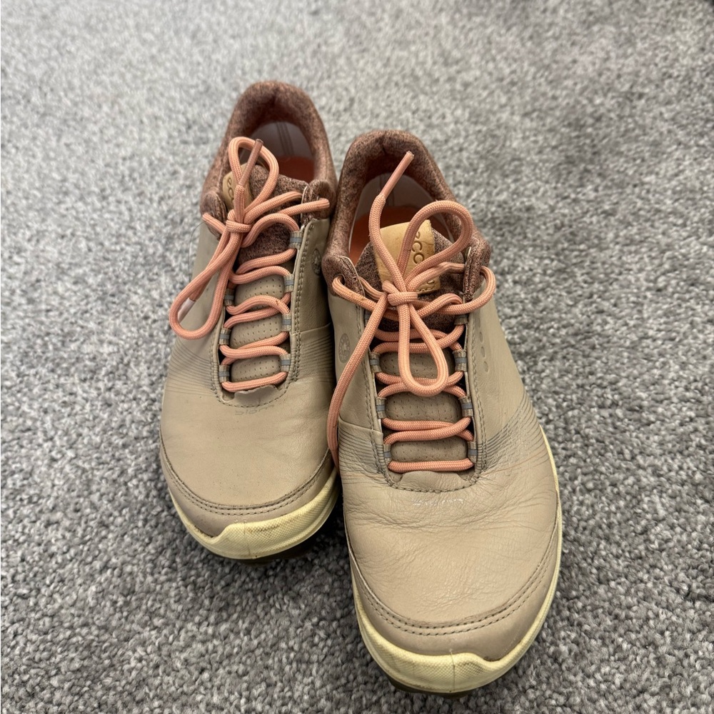 ECCO leather sneakers size 6.5
